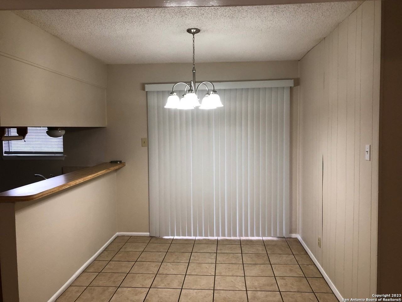 205 Beverly Dr - Photo 4 of 11