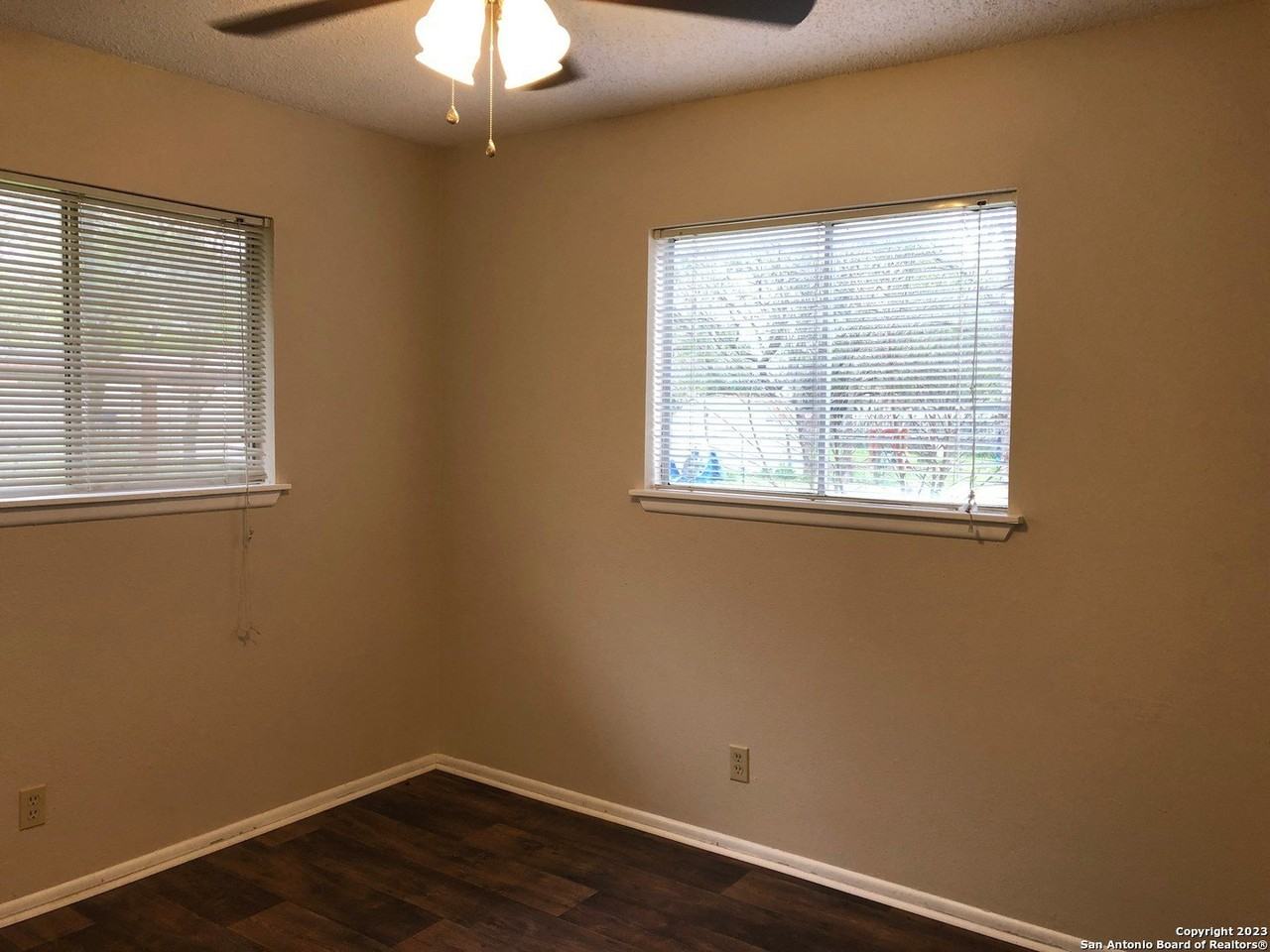 205 Beverly Dr - Photo 6 of 11