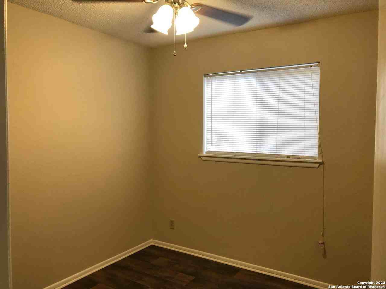 205 Beverly Dr - Photo 7 of 11
