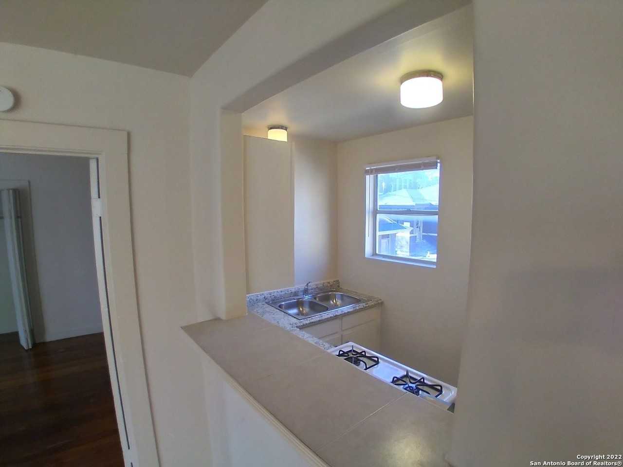 215 W Magnolia Ave #3 - Photo 4 of 22