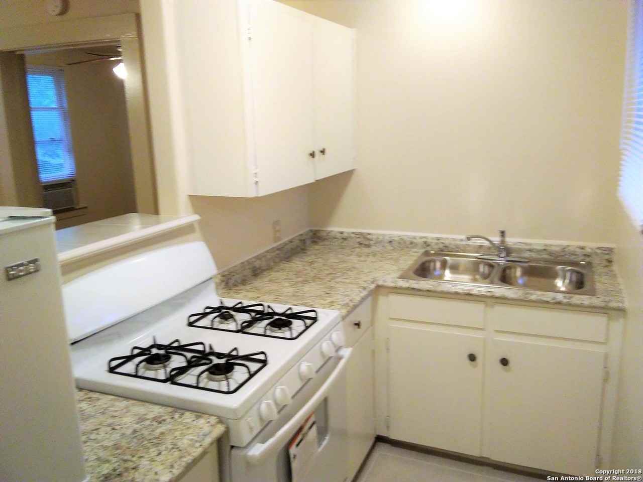 215 W Magnolia Ave #3 - Photo 7 of 22