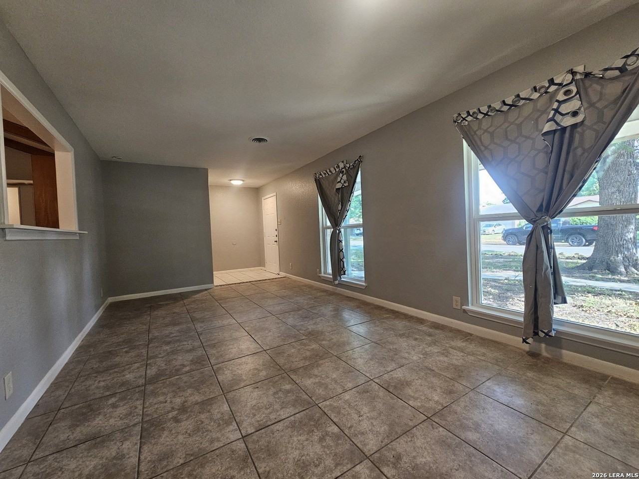 5027 Hershey Dr - Photo 4 of 20