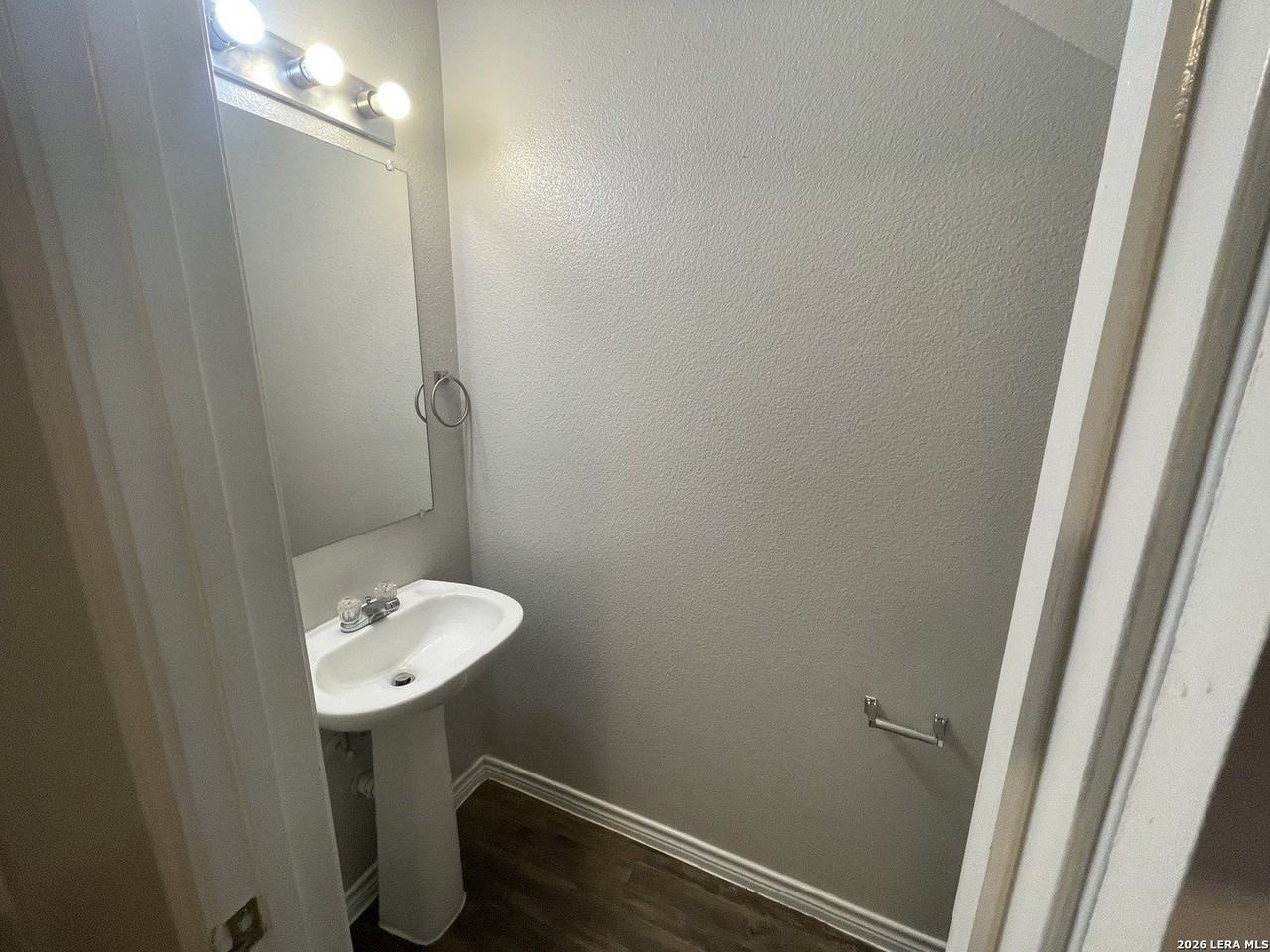 24 Bratton Dr - Photo 6 of 19