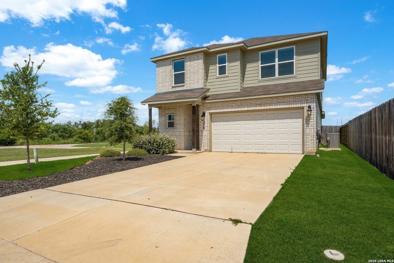 579 Jennifer Way - Photo 2 of 40