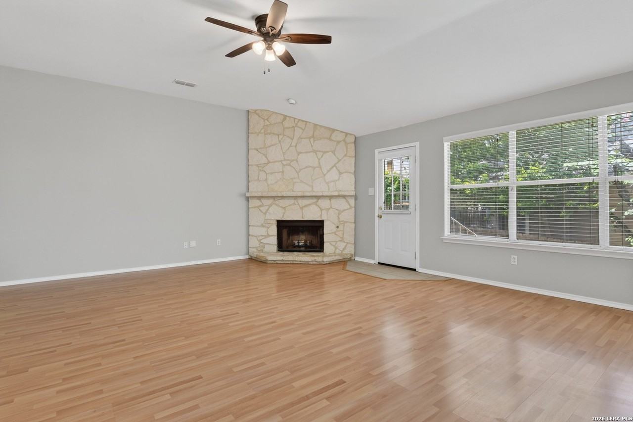 6635 Shady Bend Dr - Photo 4 of 26