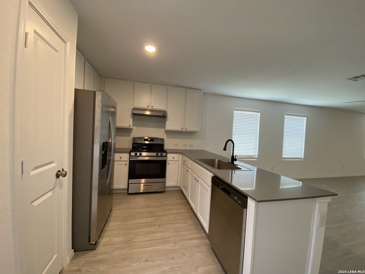 137 Cowboy Rdg - Photo 4 of 14