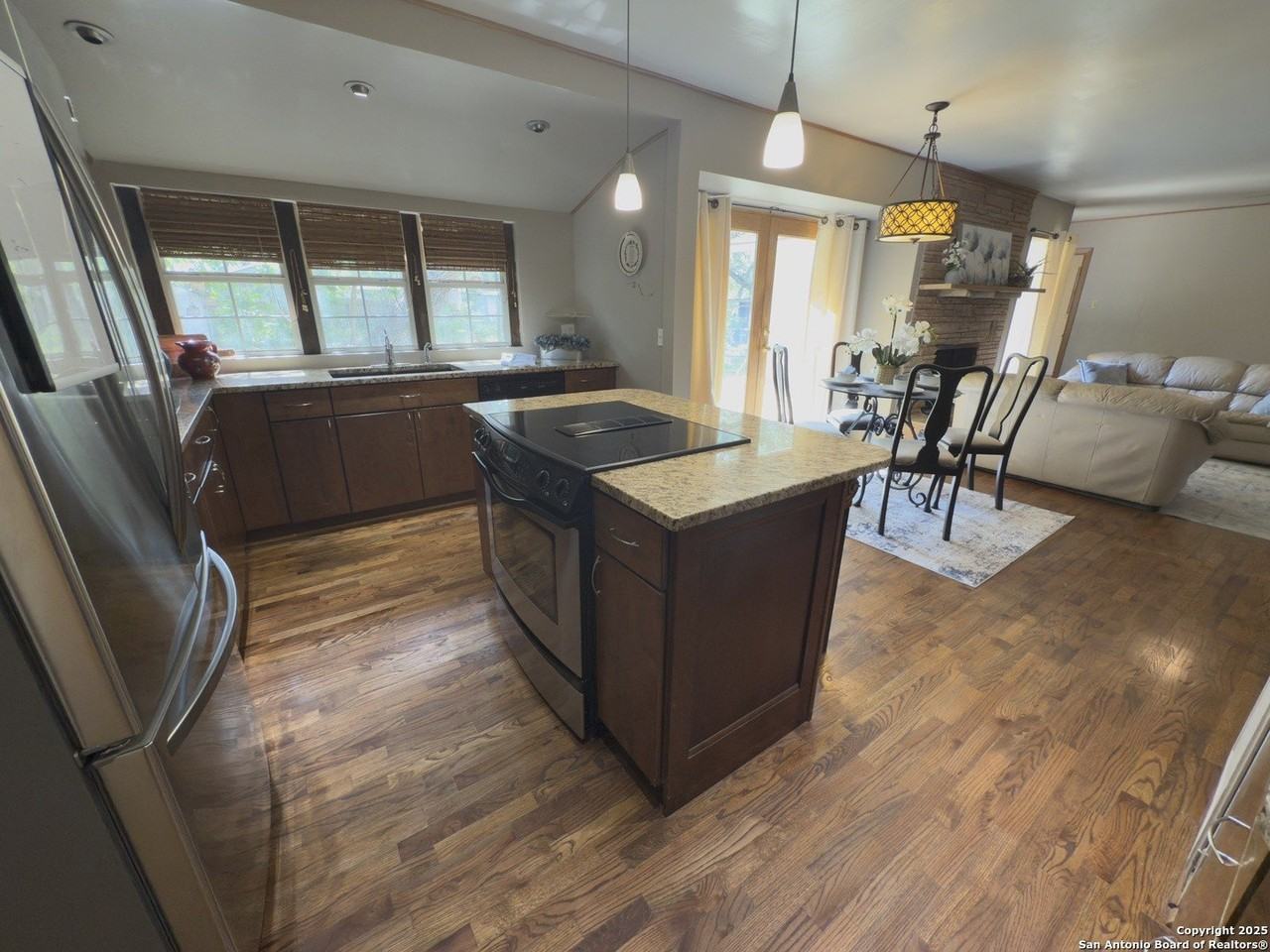 11022 Dreamland Dr - Photo 3 of 24