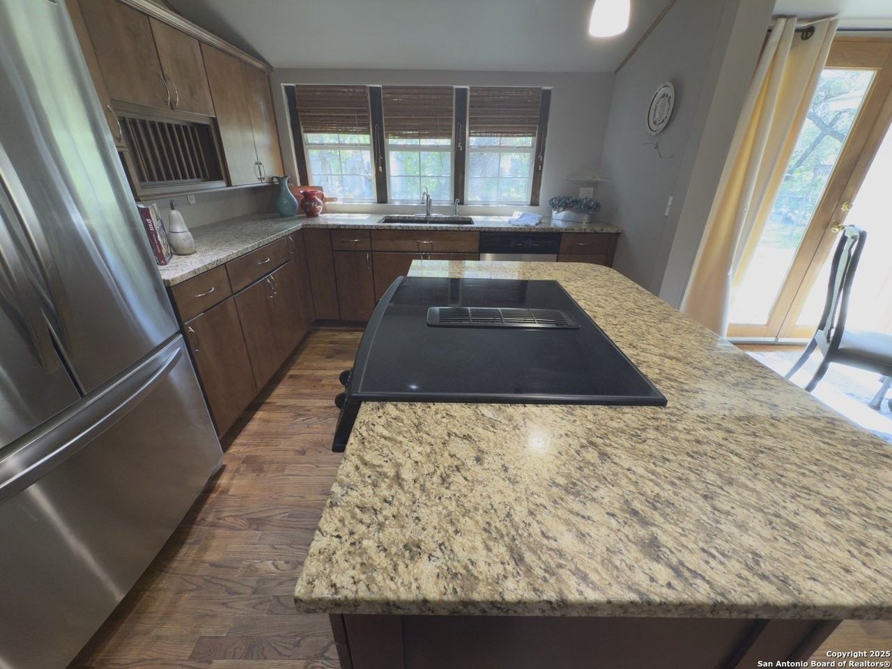 11022 Dreamland Dr - Photo 4 of 24