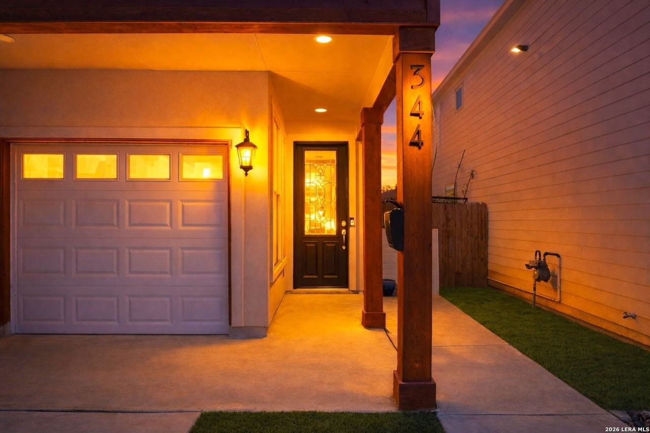 344 Claremont Ave - Photo 3 of 46