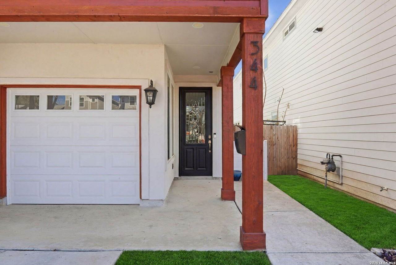 344 Claremont Ave - Photo 7 of 46
