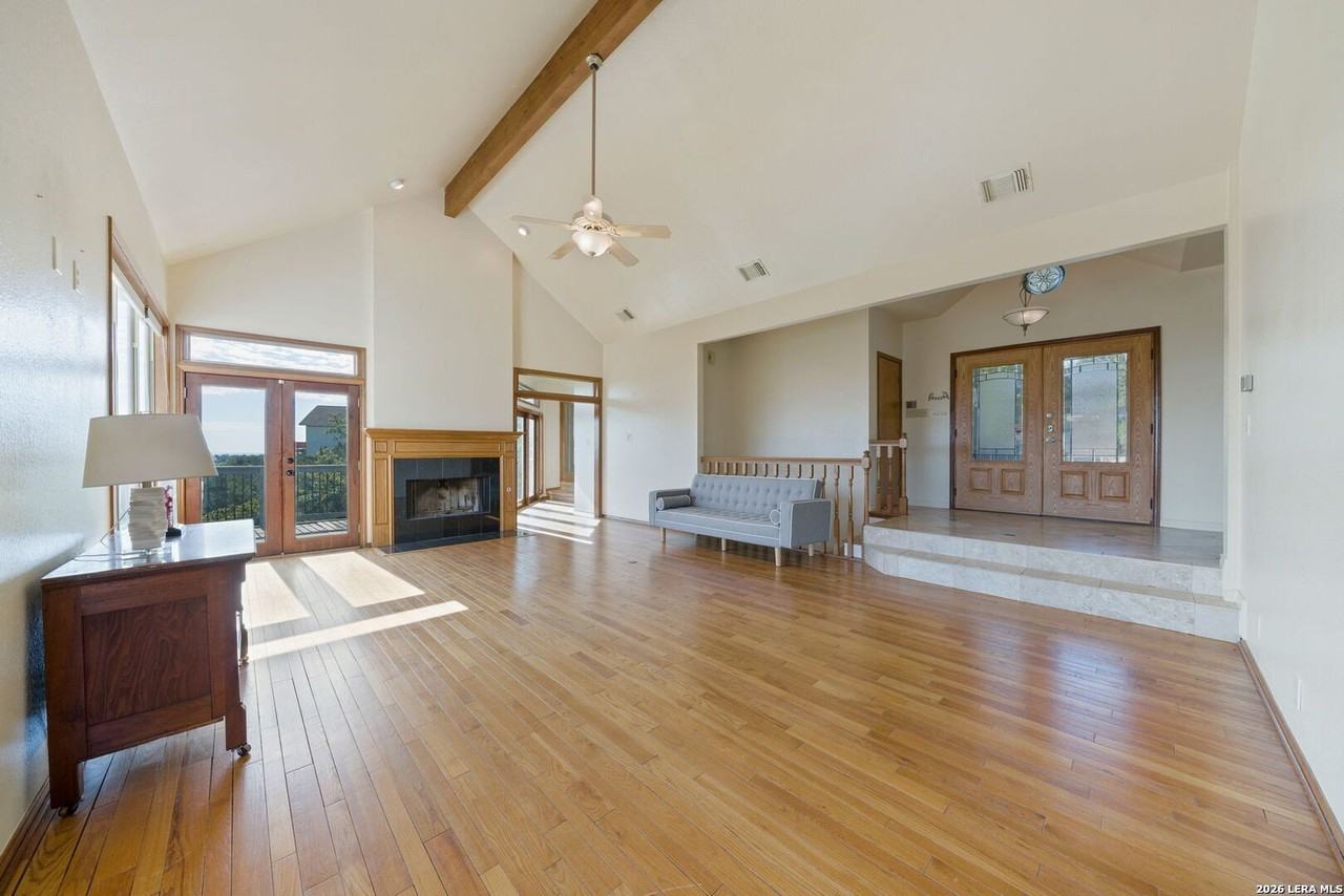 19318 Strauss - Photo 2 of 13