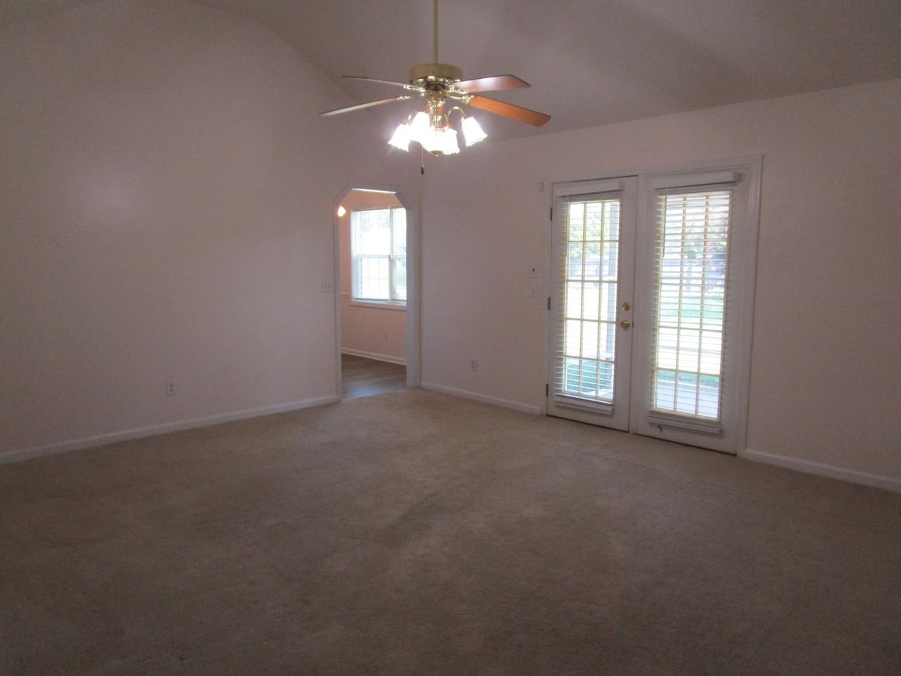 2555 Nicholson Dr - Photo 2 of 19