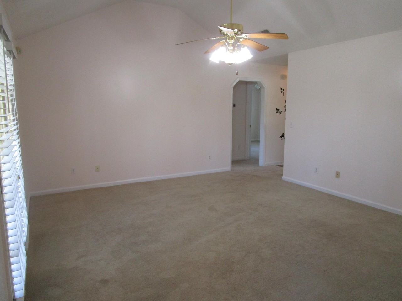 2555 Nicholson Dr - Photo 3 of 19