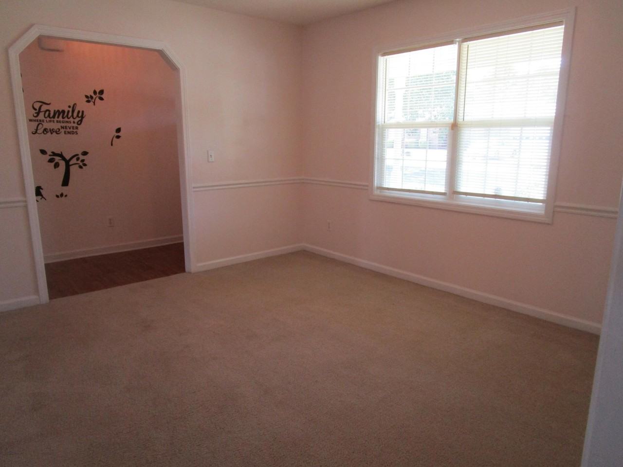 2555 Nicholson Dr - Photo 6 of 19