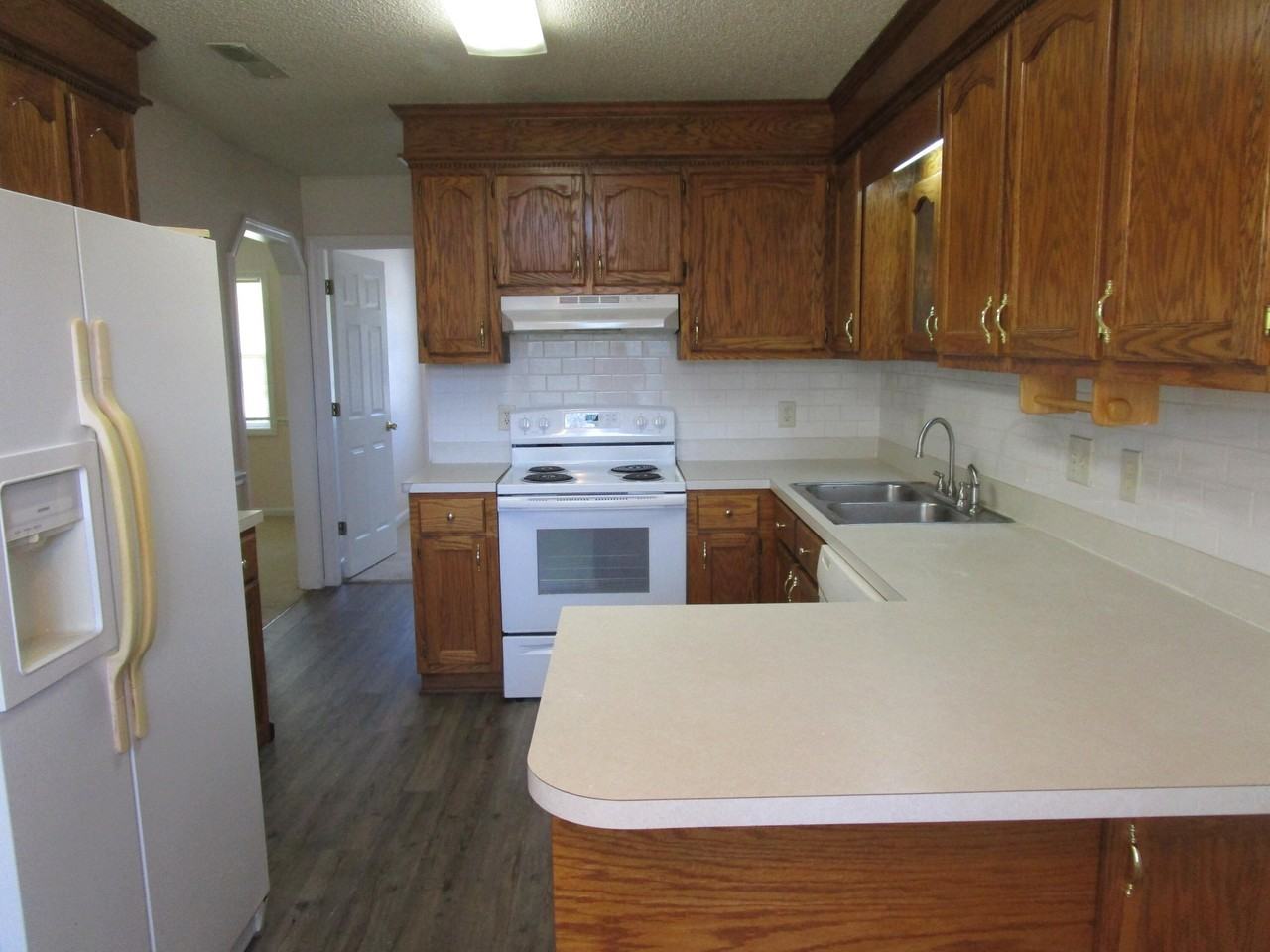 2555 Nicholson Dr - Photo 7 of 19