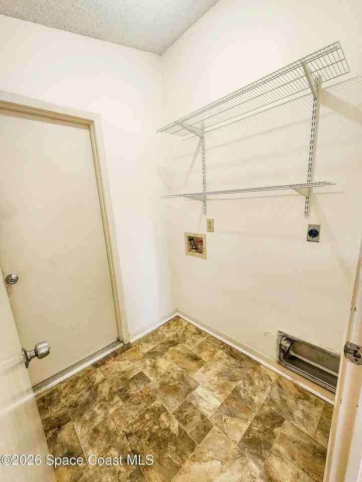 821 Hawaii Ave Nw - Photo 2 of 24