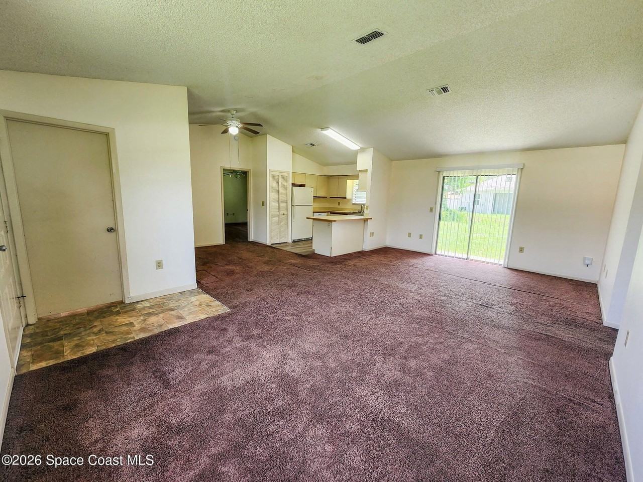 821 Hawaii Ave Nw - Photo 4 of 24