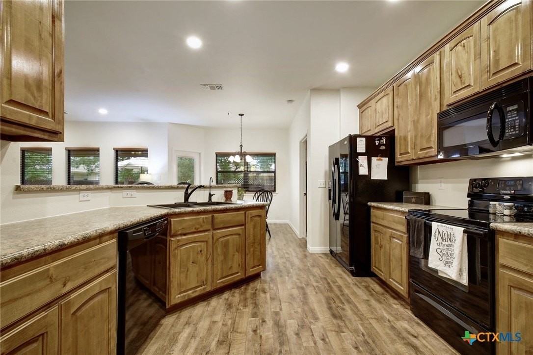 2251 Hazelwood - Photo 7 of 24