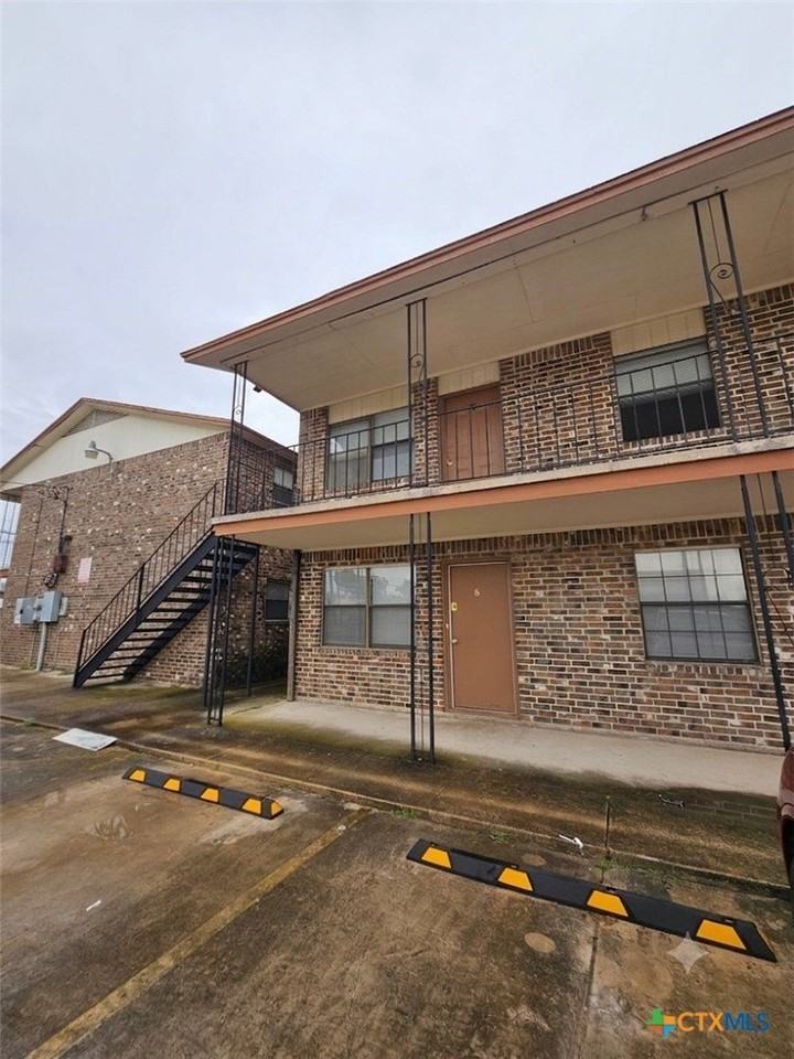 102 E Avenue A #7 - Photo 3 of 13