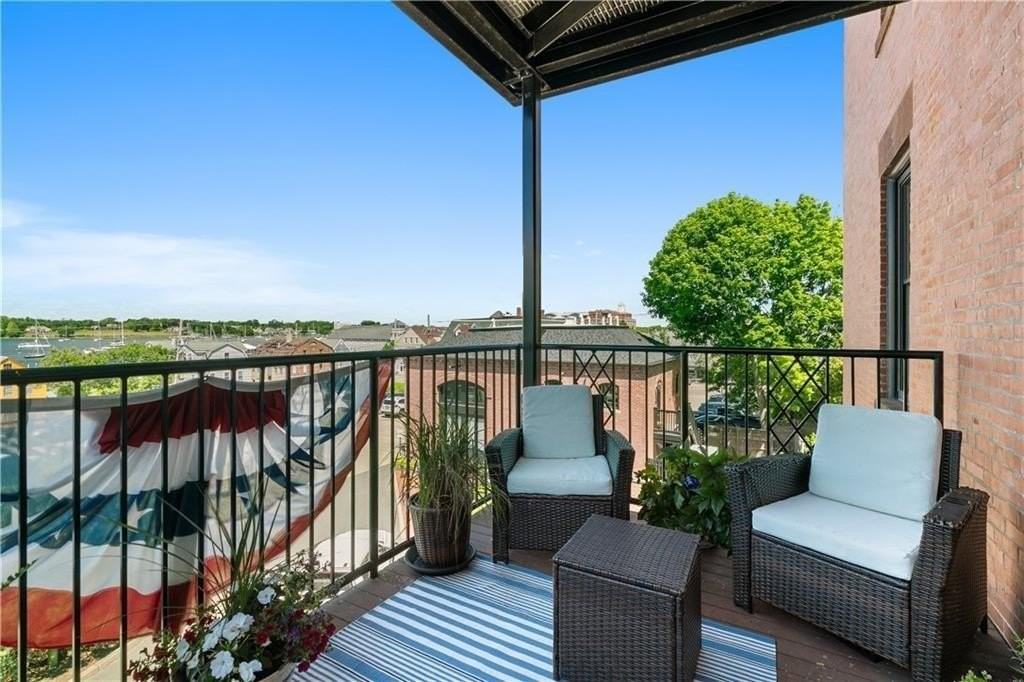 423 Hope St #D - Photo 3 of 26