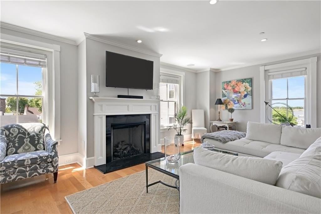 423 Hope St #D - Photo 3 of 26