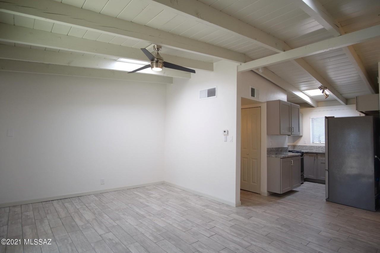 919 N Catalina Ave - Photo 3 of 24