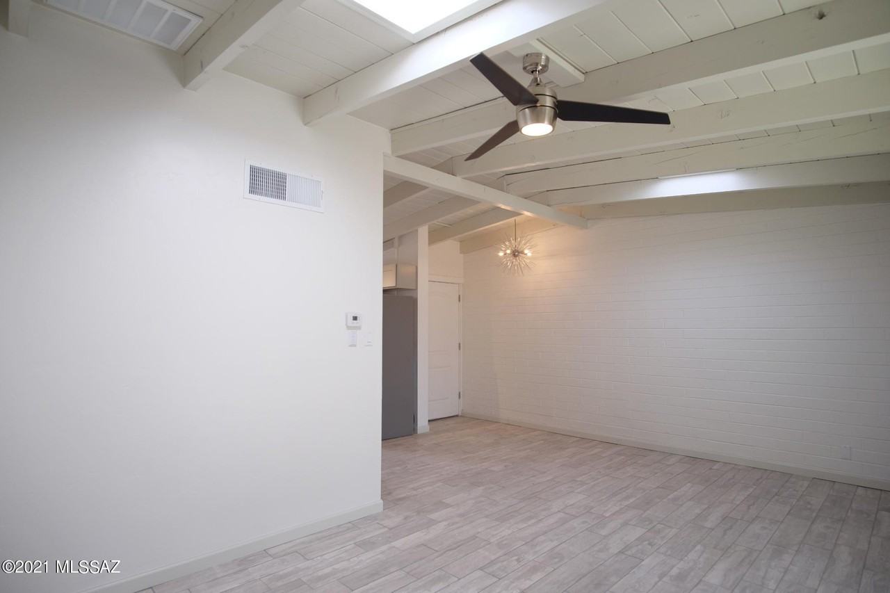 919 N Catalina Ave - Photo 4 of 24