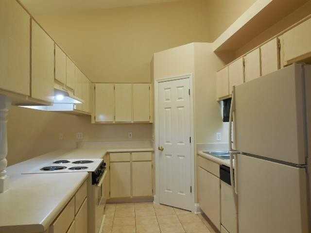 2939 Royal Palm Way - Photo 3 of 15