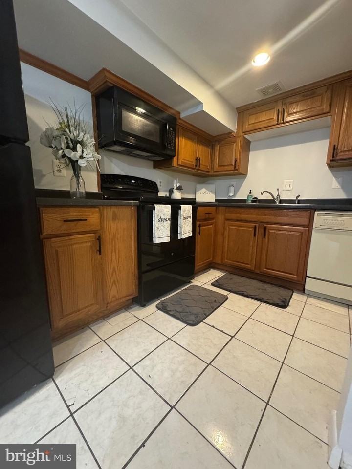 45 Rhode Island Ave Nw - Photo 3 of 17