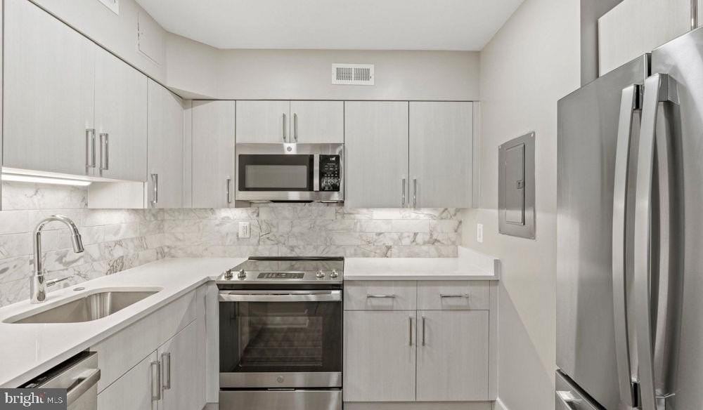 3401 38th St Nw - Photo 2 of 21