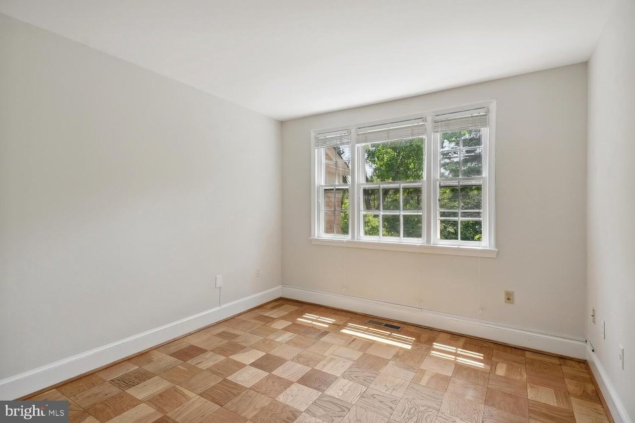 3231 Sutton Pl Nw #A - Photo 6 of 17