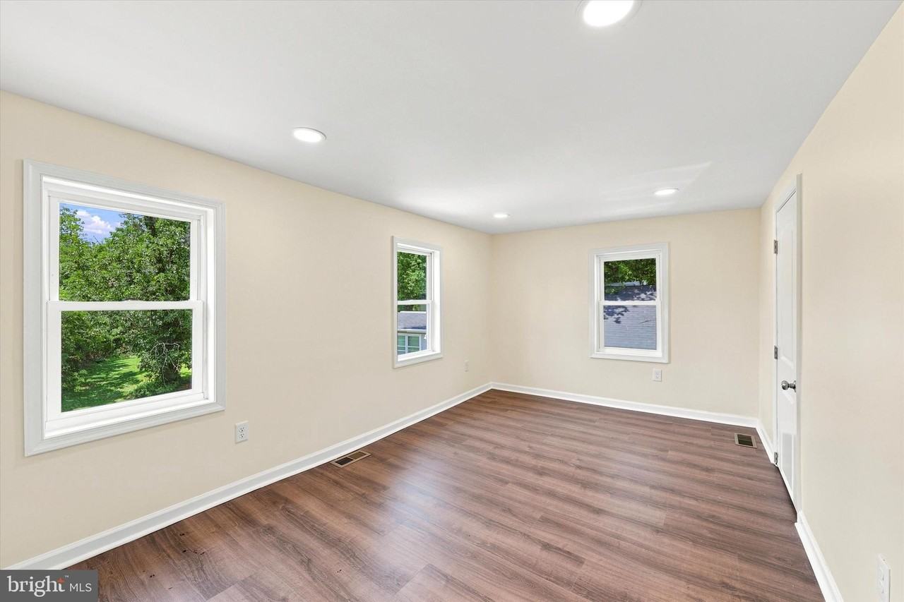 28 E Main St ## 30 - Photo 5 of 25