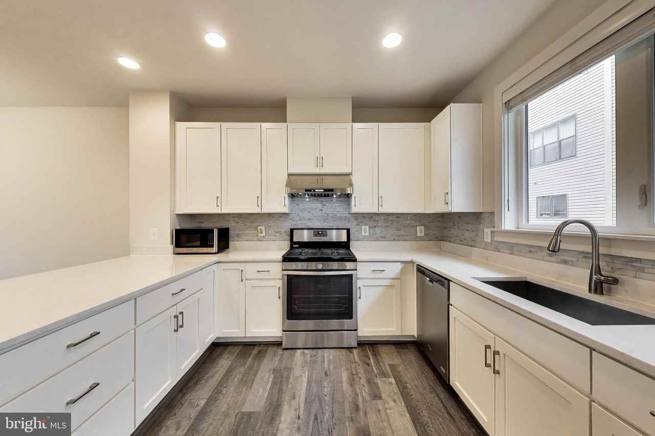 16616 Crabbs Branch Way - Photo 3 of 43
