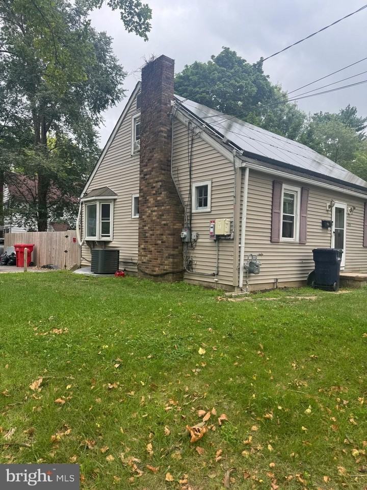 225 Giles Rd - Photo 2 of 17