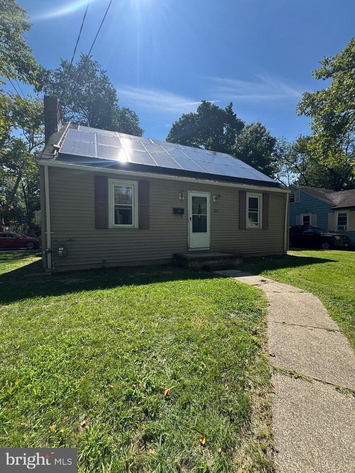 225 Giles Rd - Photo 3 of 17