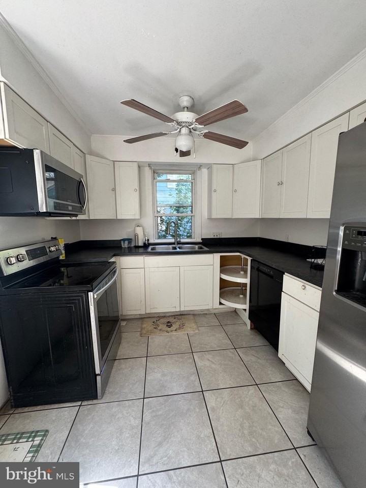 225 Giles Rd - Photo 4 of 17