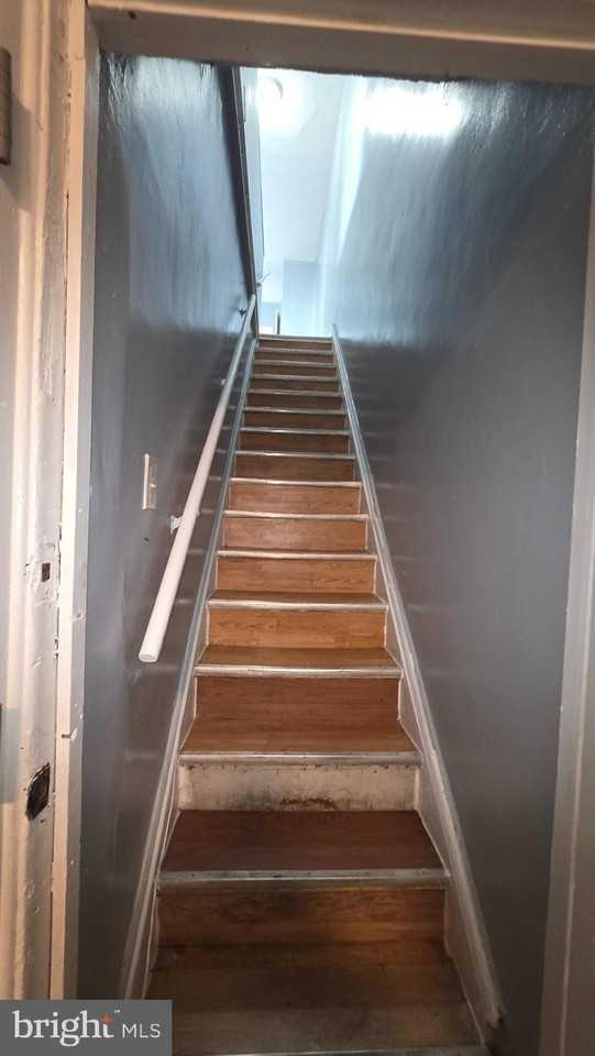318 Centre St - Photo 2 of 13