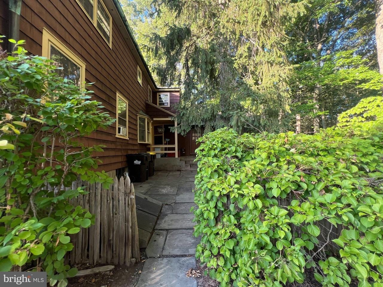 51 Elfman Dr - Photo 6 of 39