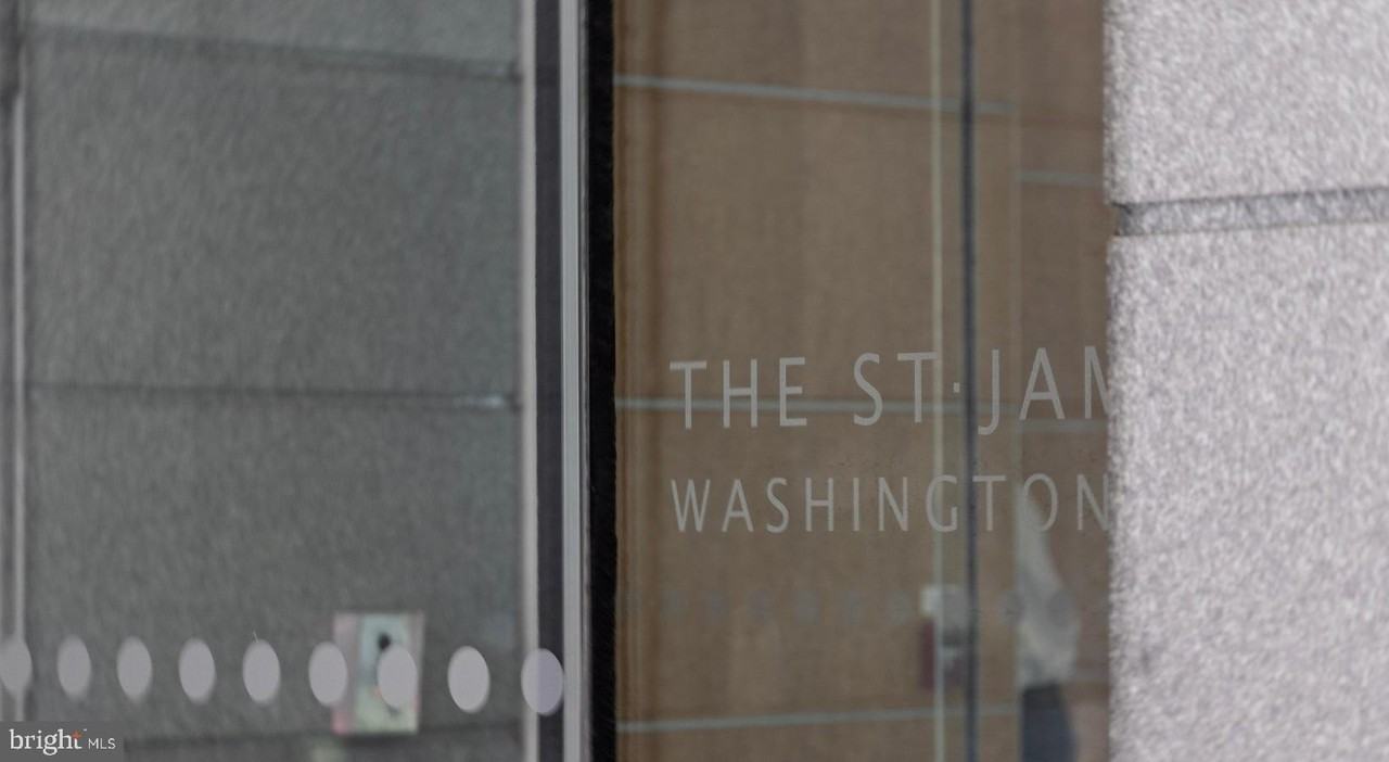 206 W Washington Sq #4307