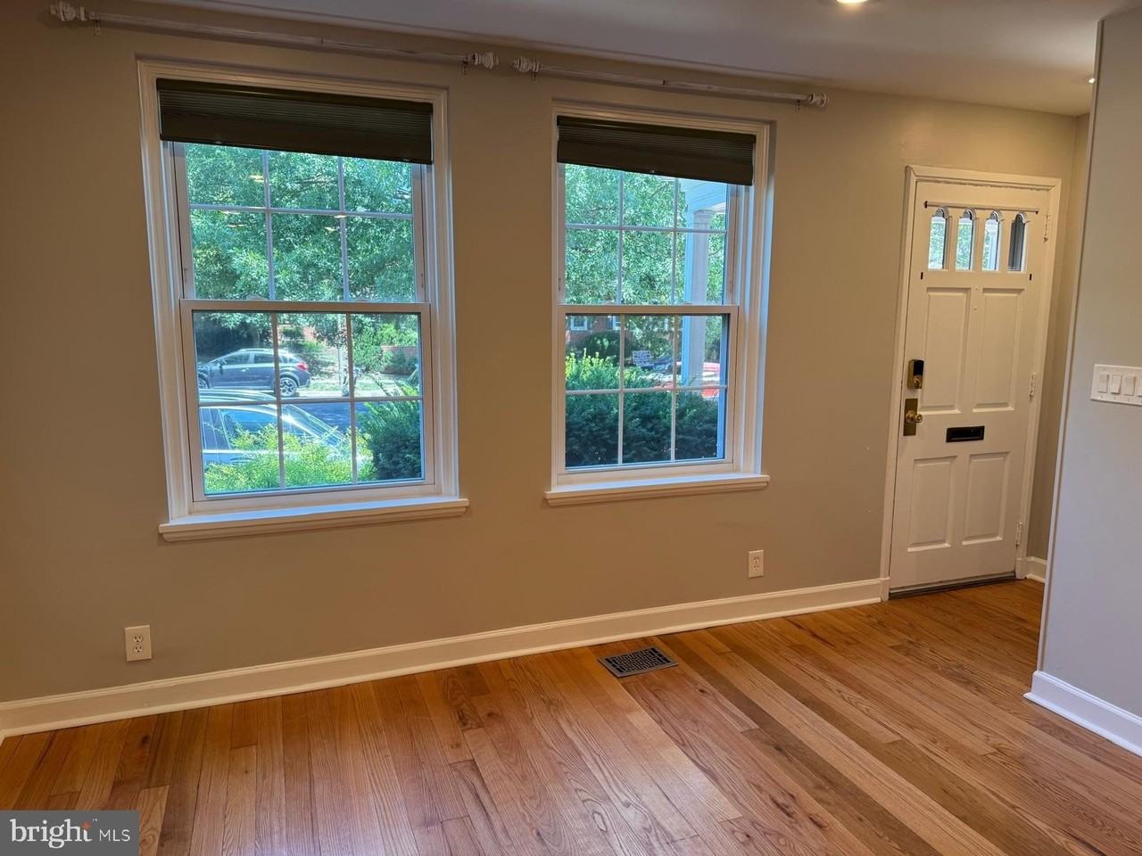 3064 S Buchanan St - Photo 4 of 41
