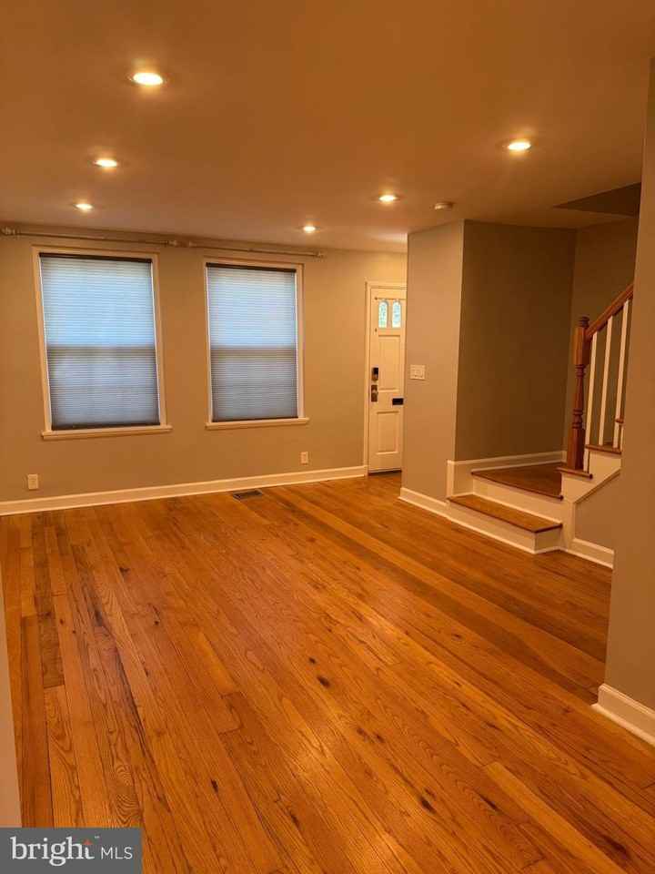 3064 S Buchanan St - Photo 5 of 41