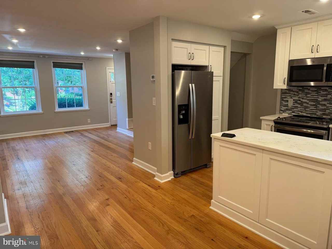 3064 S Buchanan St - Photo 7 of 41
