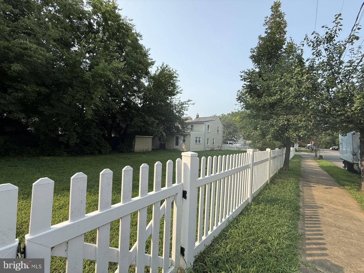 1813 Washington Ave - Photo 5 of 25