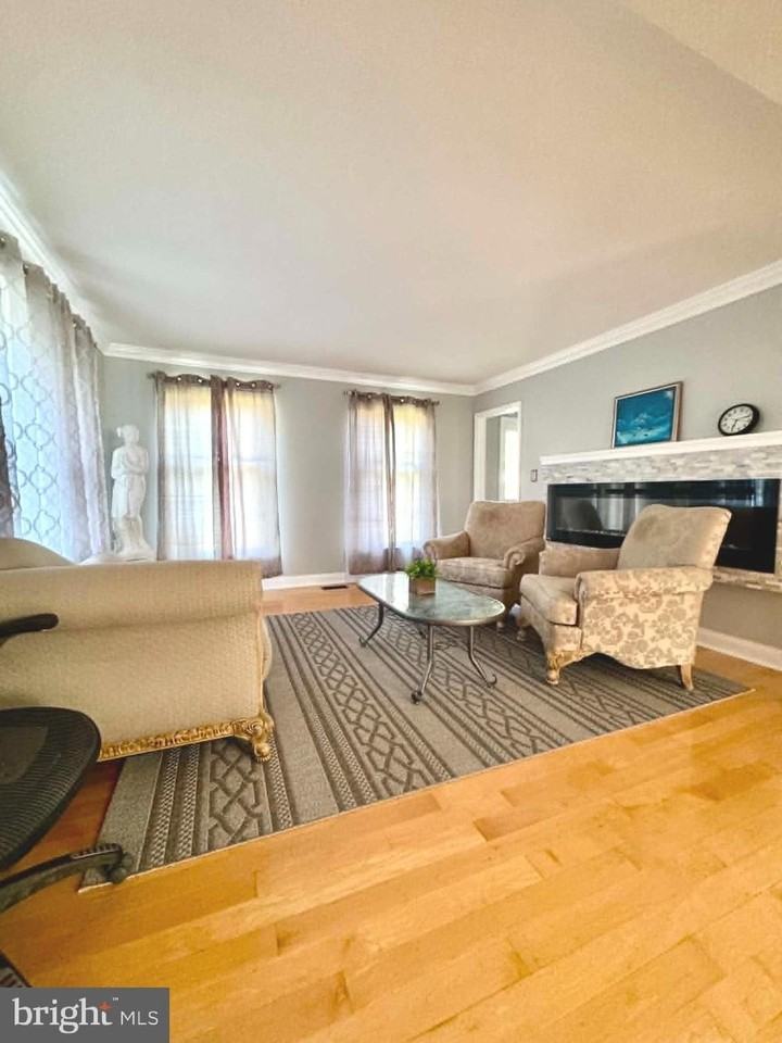 10931 Park Rd - Photo 2 of 26