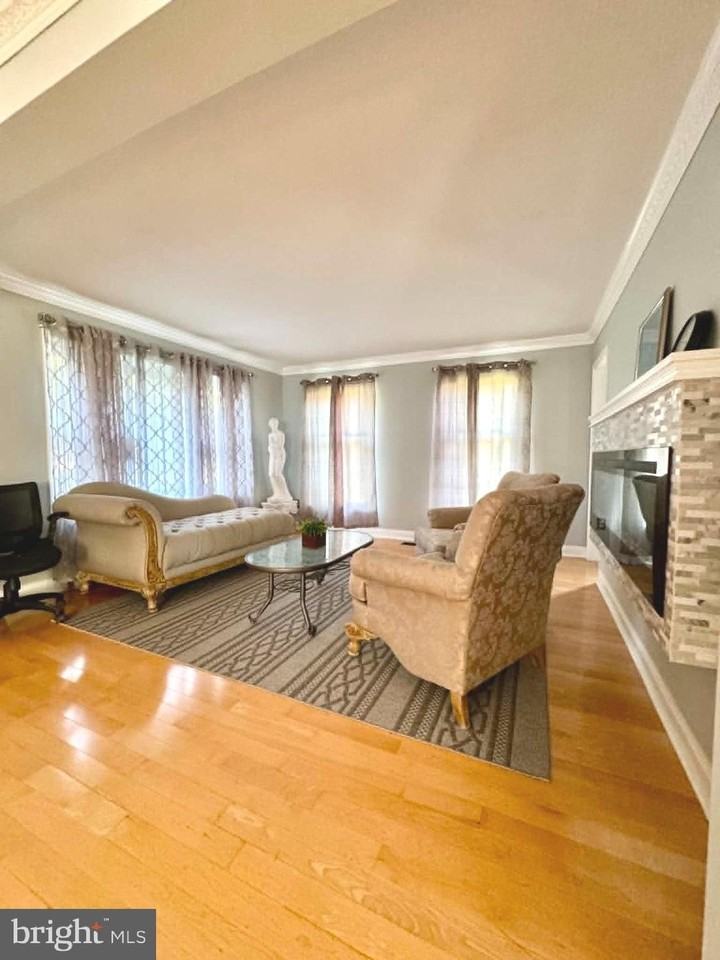 10931 Park Rd - Photo 4 of 26