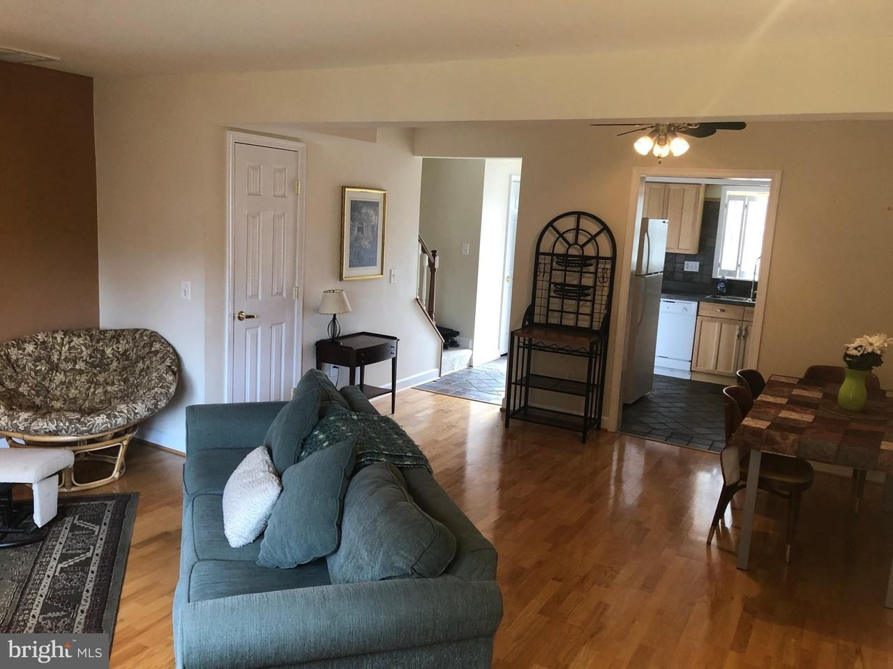 161-B Leeds Ct W - Photo 2 of 9