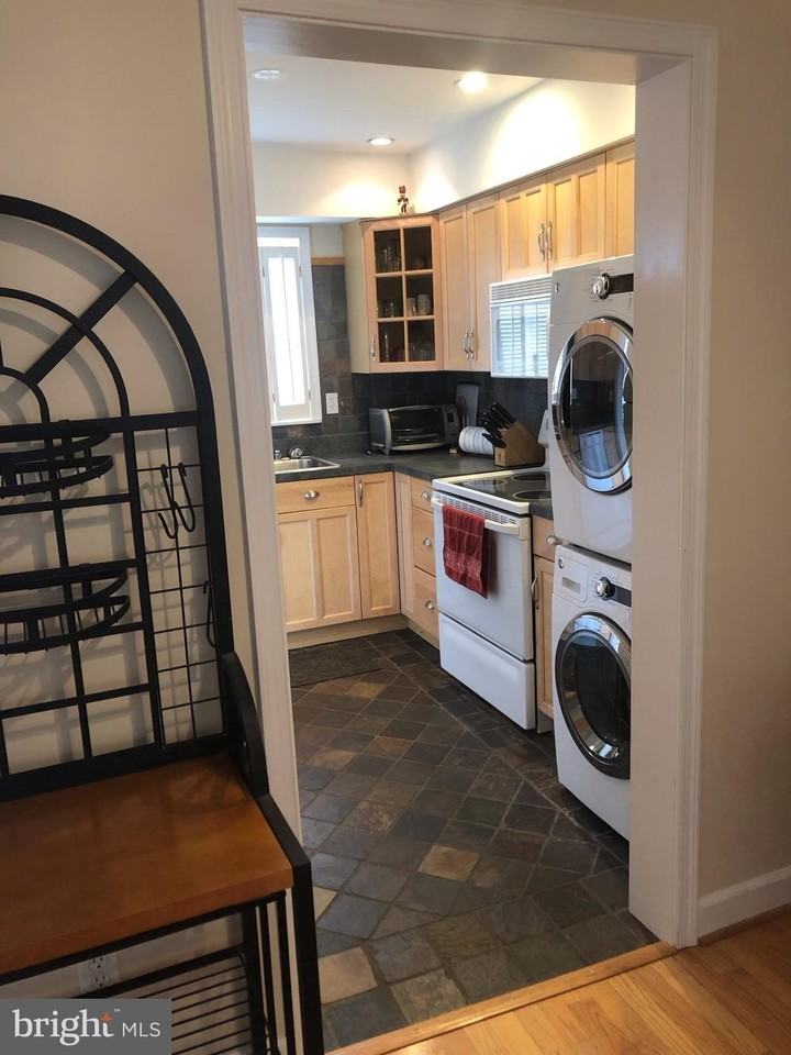 161-B Leeds Ct W - Photo 4 of 9