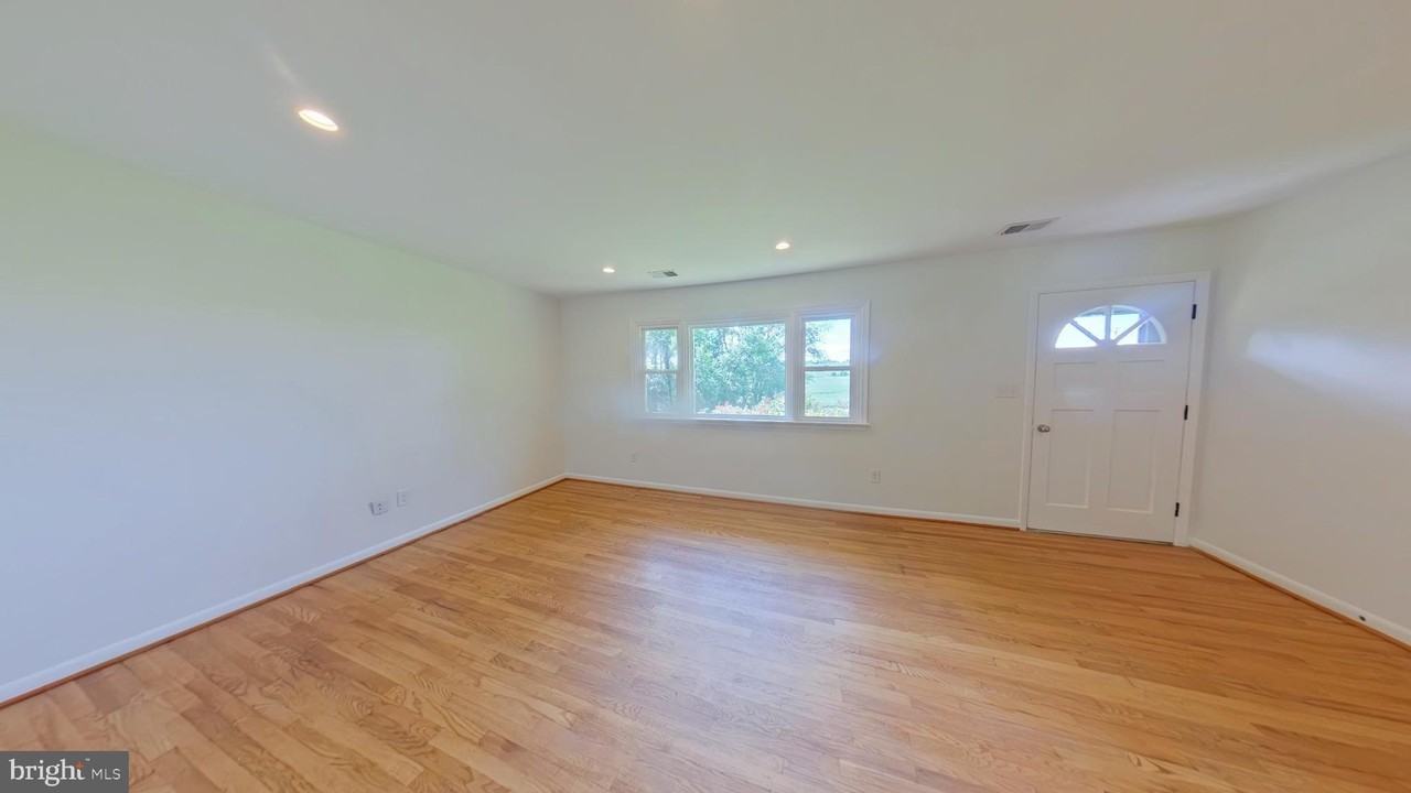 5069 Middle Rd - Photo 3 of 13