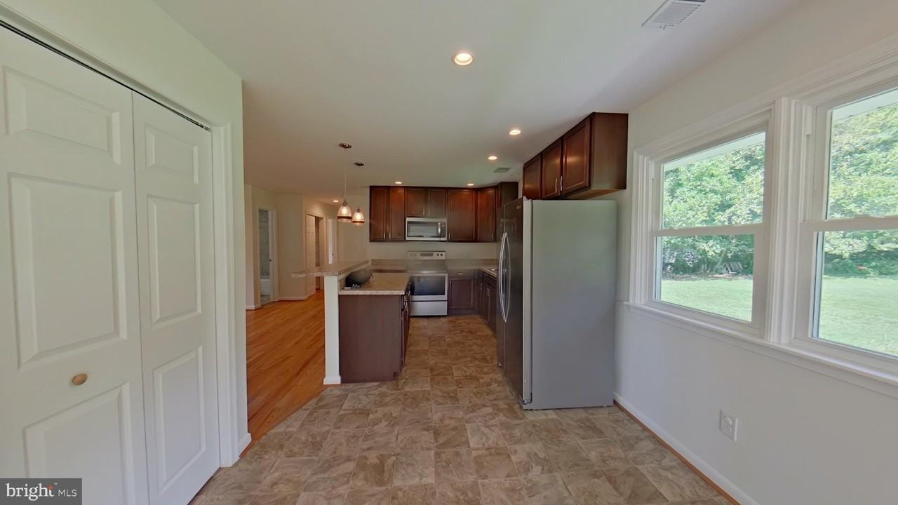 5069 Middle Rd - Photo 4 of 13