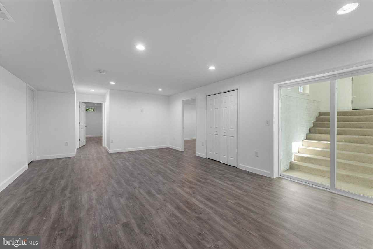 217 Bridgewater Dr - Photo 2 of 20